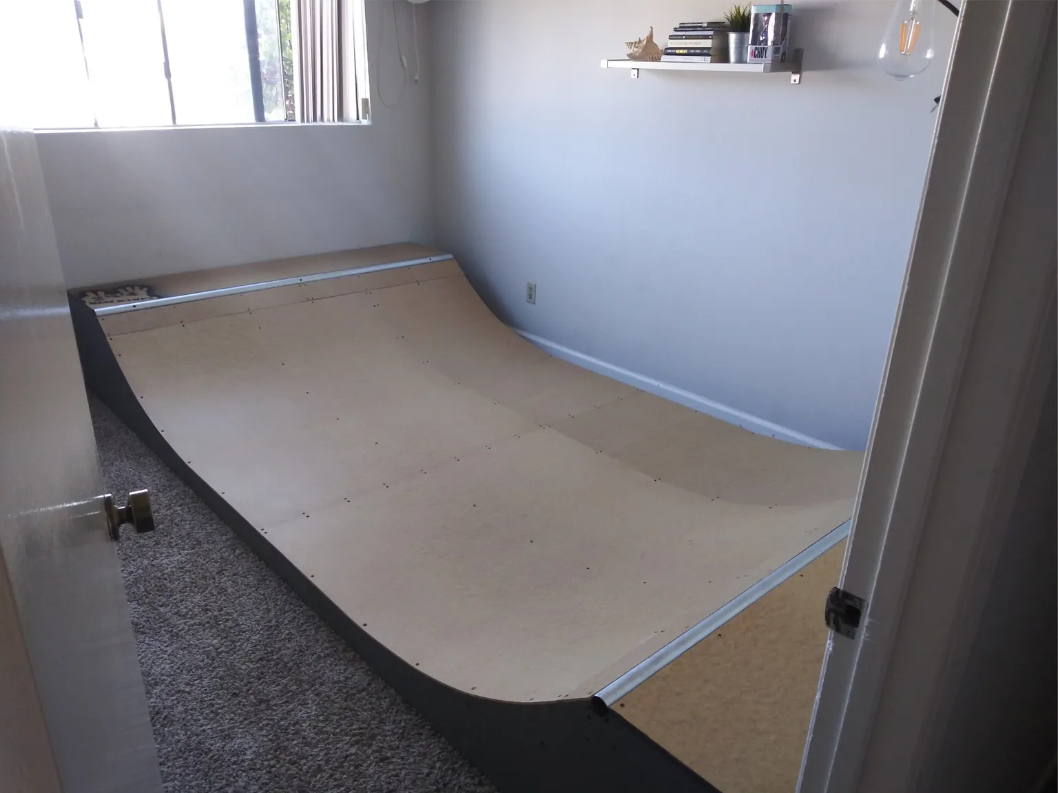 Micro mini miniramp in apartment bedroom