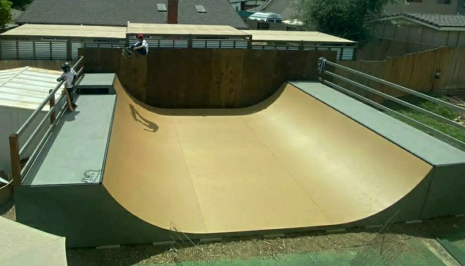 Four foot high miniramp in large yard blasting massive frontside air